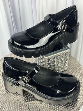 Synthetic Patent Mary Jane Platforms Size 38